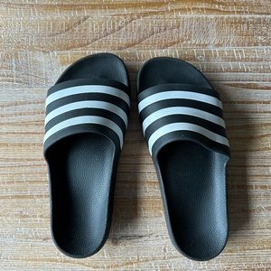 Big kids adidas slides size 6